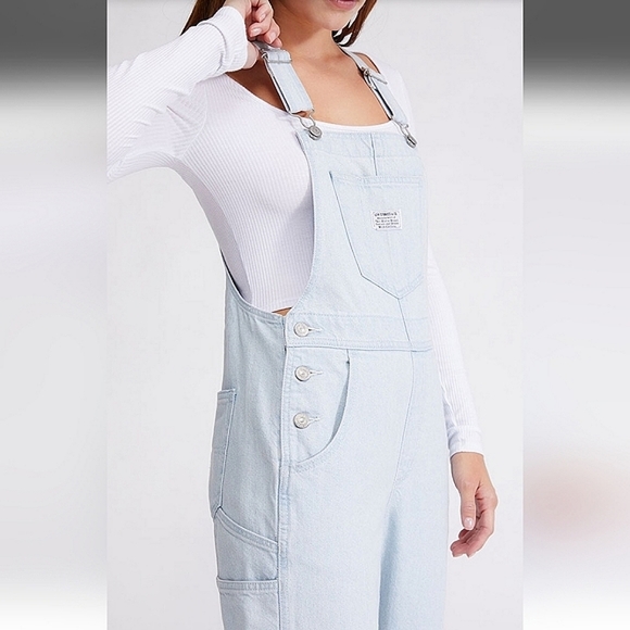 Levi's Slouchy Overalls Light Blue Wash - Picture 3 of 8
